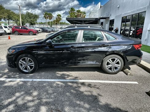 Used 2023 Volkswagen Jetta SE w/ Panoramic Sunroof Package FWD image 5