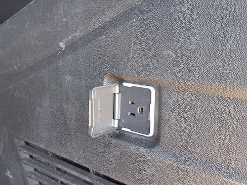 Used 2024 Chevrolet Suburban LT image 21