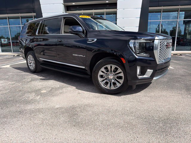 Used 2023 GMC Yukon XL Denali RWD image 2