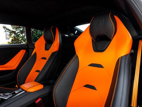Used 2023 Lamborghini Huracan EVO RWD image 33
