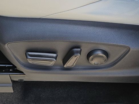 Used 2024 Toyota Tacoma Limited w/ Limited Package (LT) AWD/4WD image 27