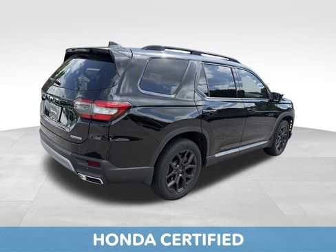 Used 2025 Honda Pilot Touring image 4