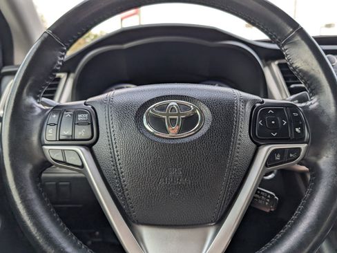 Used 2018 Toyota Highlander XLE image 15