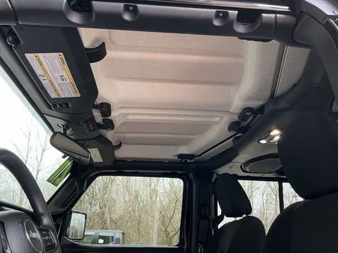 Used 2021 Jeep Gladiator Sport AWD/4WD image 16