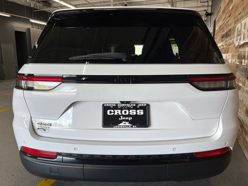 Used 2024 Jeep Grand Cherokee Altitude AWD/4WD image 23