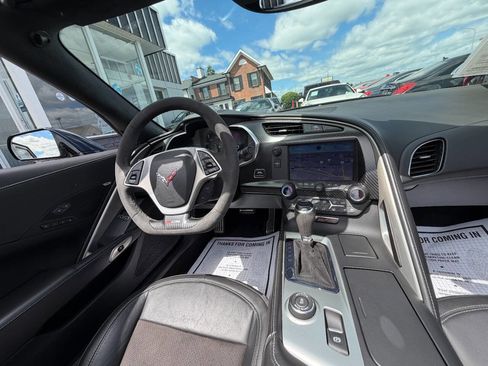 Used 2015 Chevrolet Corvette Z06 w/ 3LZ Preferred Equipment Group RWD image 18