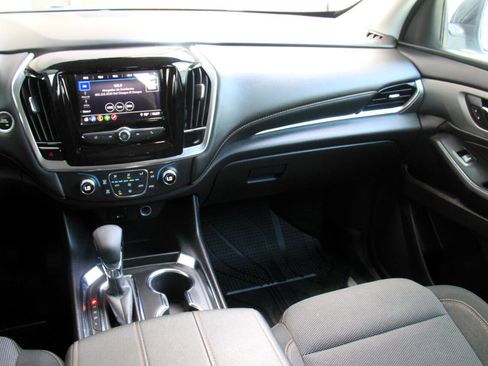 Used 2021 Chevrolet Traverse LS image 10