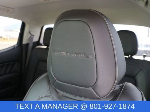 Used 2021 GMC Canyon Denali image 17