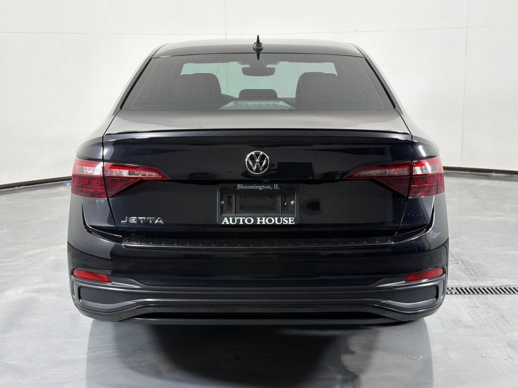 Used 2023 Volkswagen Jetta Sport FWD image 6