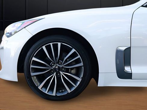 Used 2019 Kia Stinger Premium RWD image 6