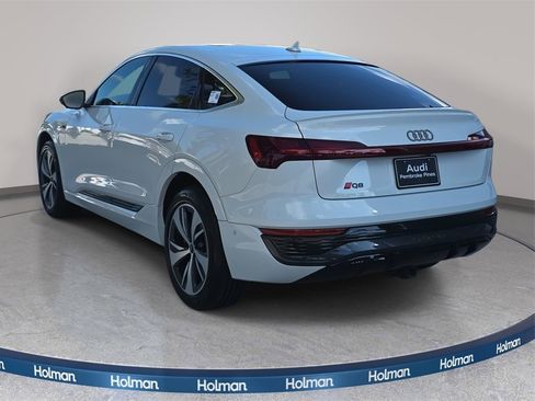 Used 2024 Audi Q8 e-tron Premium Plus image 8