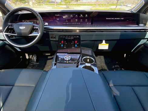 Used 2025 Cadillac Escalade IQ Luxury 2 image 7