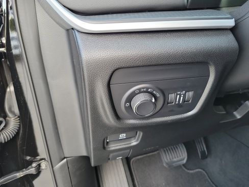 Used 2025 Jeep Grand Cherokee L Laredo RWD image 27