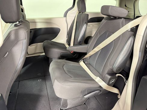 Used 2023 Chrysler Voyager LX FWD image 15
