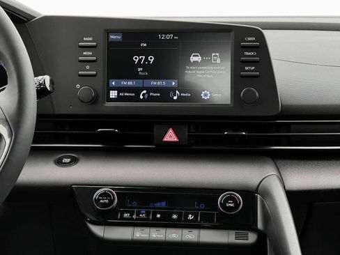 Certified 2025 Hyundai Elantra Sport image 37