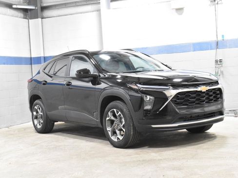 Used 2025 Chevrolet Trax LT w/ Driver Confidence Package image 29