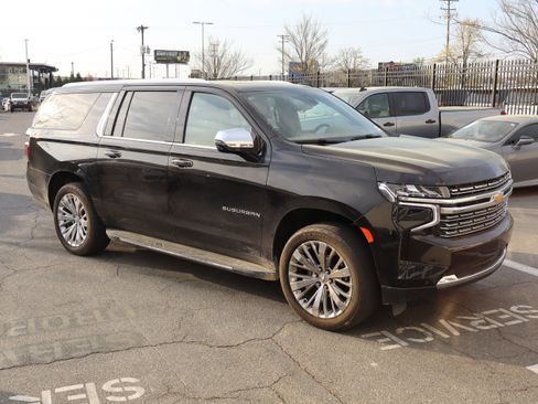 Used 2021 Chevrolet Suburban Premier w/ Premium Package image 2