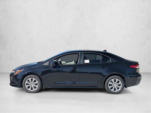 Used 2026 Toyota Corolla LE FWD image 5