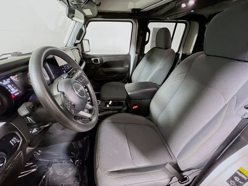 Used 2024 Jeep Gladiator Sport AWD/4WD image 18