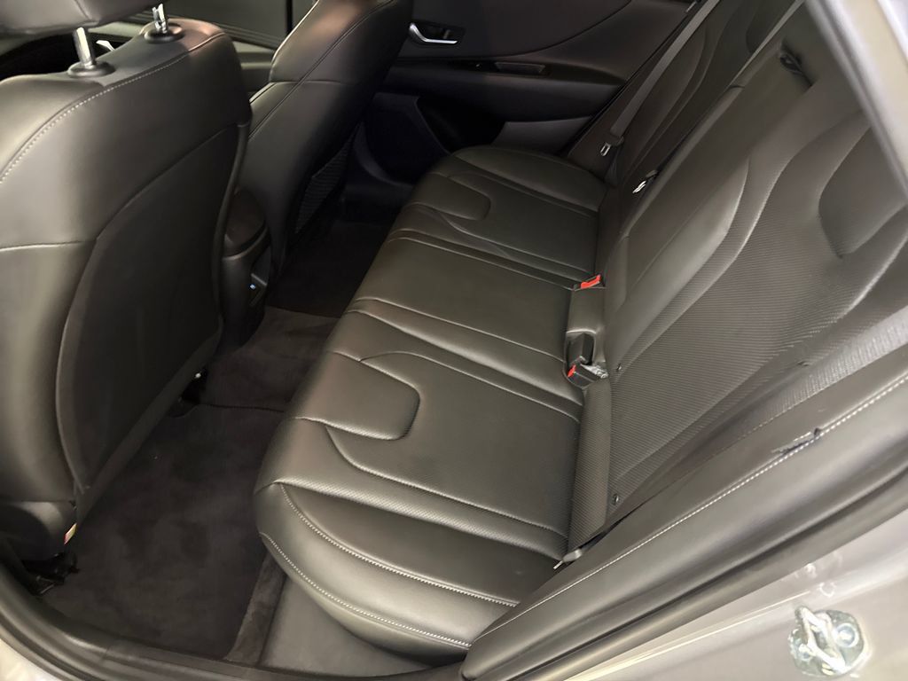 Used 2026 Hyundai Elantra Limited FWD image 17