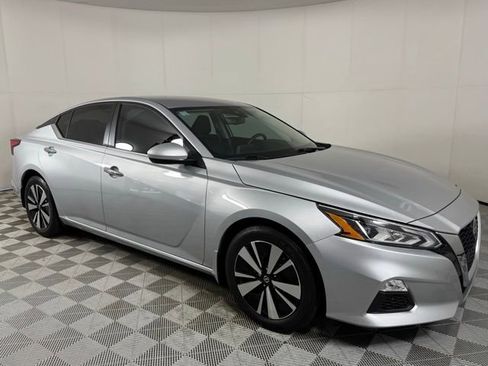Used 2022 Nissan Altima 2.5 SV image 9