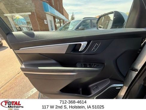Used 2025 Buick Enclave Preferred AWD/4WD image 18