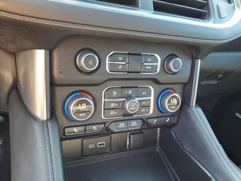 Used 2022 Chevrolet Tahoe Z71 w/ Luxury Package AWD/4WD image 18