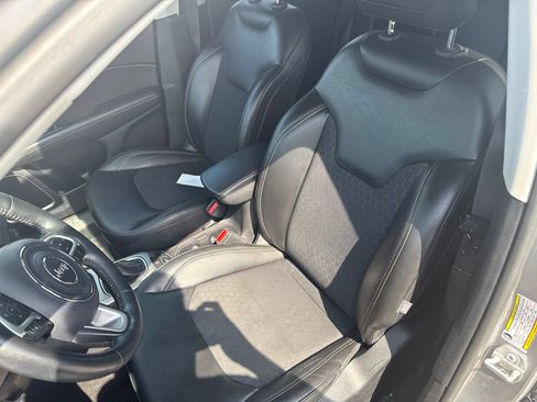 Used 2018 Jeep Compass Latitude w/ Popular Equipment Group FWD image 11
