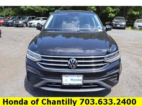 Used 2022 Volkswagen Tiguan SE image 2