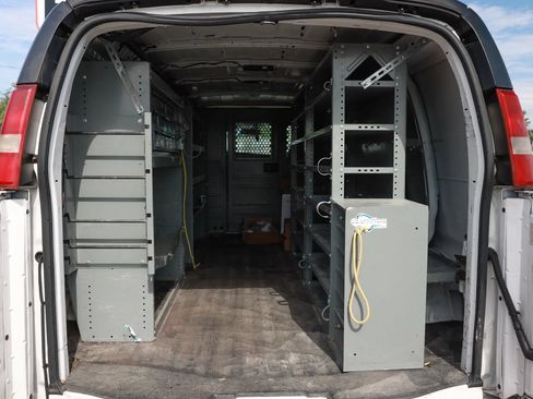 Used 2017 Chevrolet Express 2500 Extended RWD image 20
