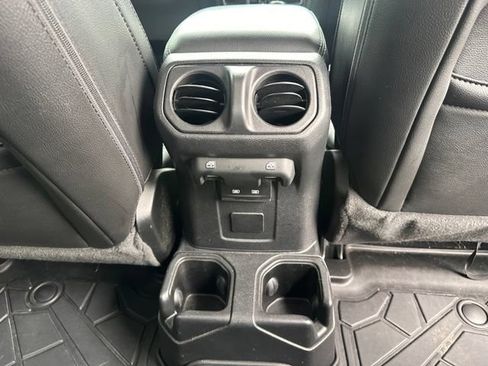Used 2022 Jeep Gladiator Overland w/ Popular Equipment Package AWD/4WD image 37