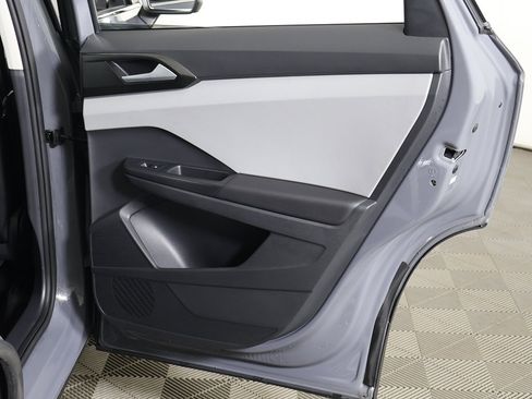 Used 2022 Volkswagen Taos SE w/ Driver Assistance Package image 24