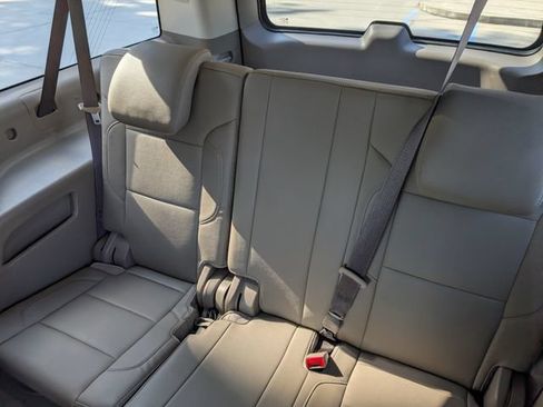 Used 2020 Chevrolet Suburban LT w/ Luxury Package RWD image 12