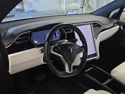 Used 2017 Tesla Model X 75D image 4