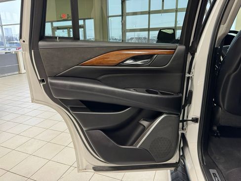 Used 2017 Cadillac Escalade Premium Luxury image 38