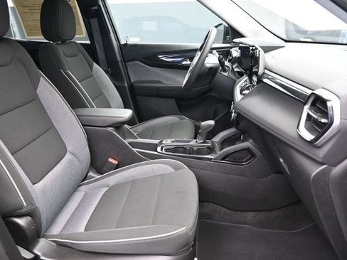 Used 2025 Chevrolet TrailBlazer LT AWD/4WD image 33