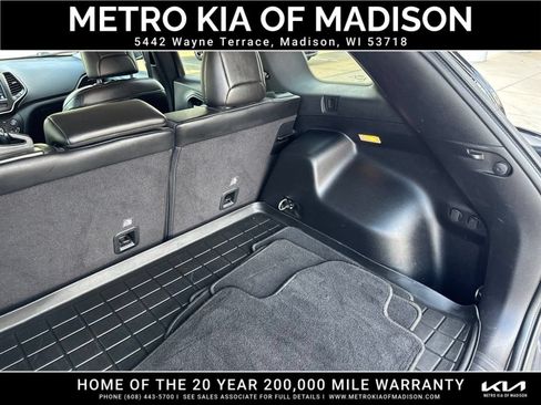 Used 2021 Jeep Cherokee Latitude Lux w/ Comfort/Convenience Group AWD/4WD image 35