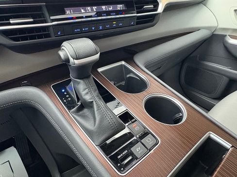 Used 2022 Toyota Sienna XLE image 30