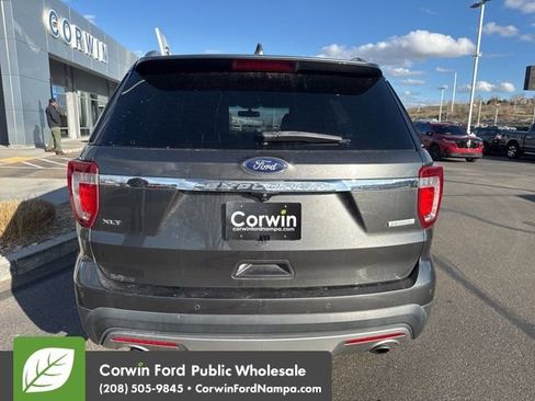 Used 2017 Ford Explorer XLT w/ Equipment Group 201A image 5