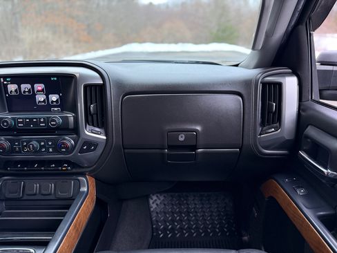 Used 2018 Chevrolet Silverado 2500 LTZ w/ LTZ Plus Package image 32