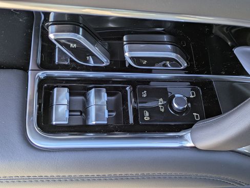 New 2026 Land Rover Range Rover SE image 21