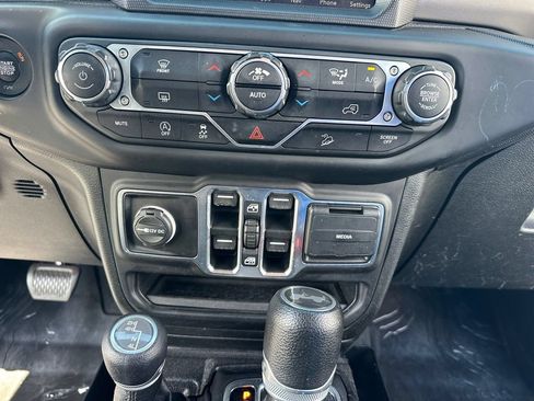 Used 2020 Jeep Wrangler Unlimited Sport S w/ Sun And Sound Package AWD/4WD image 23