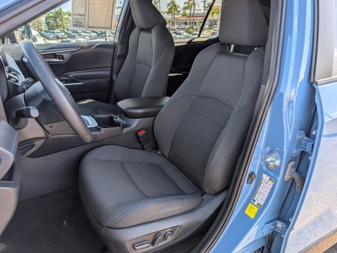 Used 2023 Toyota RAV4 SE w/ Convenience Package AWD/4WD image 2