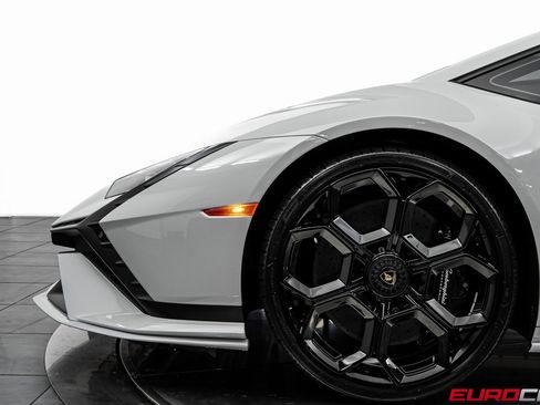 Used 2023 Lamborghini Huracan Tecnica image 14