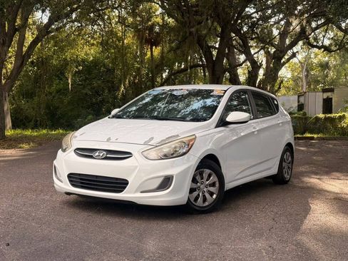 Used 2016 Hyundai Accent SE FWD image 1