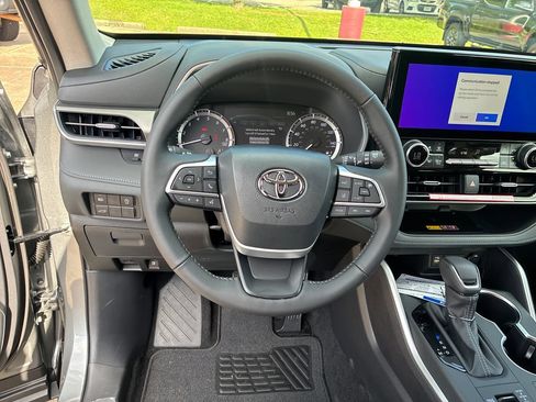 New 2026 Toyota Highlander XLE AWD/4WD image 21