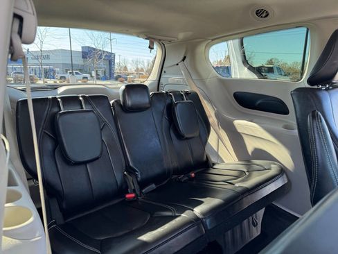 Used 2024 Chrysler Pacifica Select 4dr Mini Van image 36