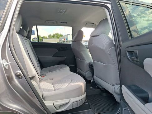 Used 2021 Toyota Highlander L AWD/4WD image 45