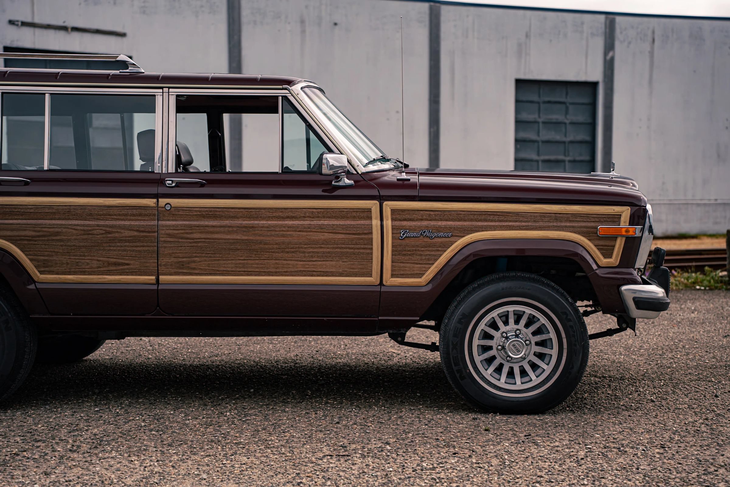 Used 1987 Jeep Grand Wagoneer AWD/4WD image 9