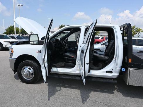 Used 2024 RAM 3500 Tradesman w/ Chrome Appearance Group AWD/4WD image 33